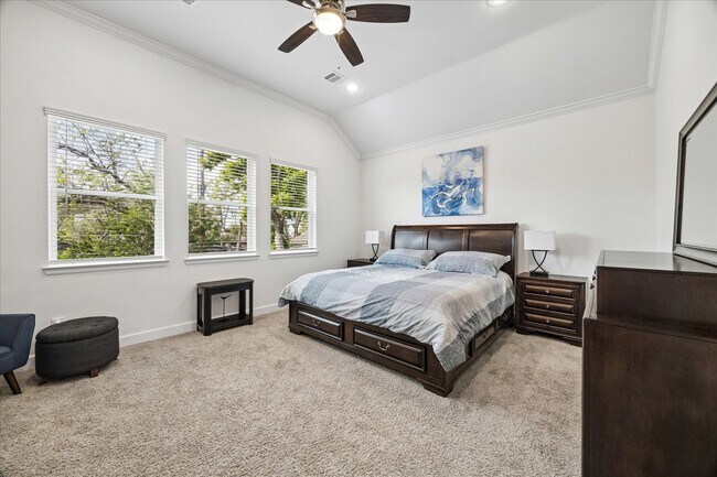 Building Photo - 311 Sikes St