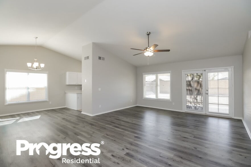 Building Photo - 814 N Sailors Way