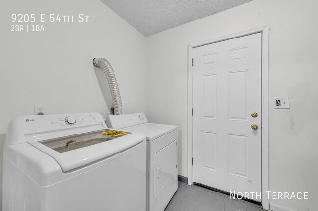 Building Photo - ? Totally Renovated 2BR in Raytown with In...