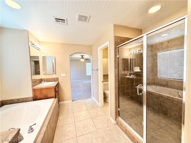 Building Photo - 10360 Blue Ginger Dr