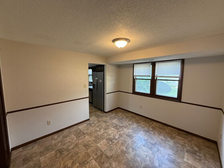 Building Photo - 5720 Lionel Dr
