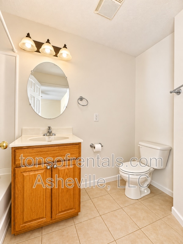 Building Photo - 28 Rotunda Cir