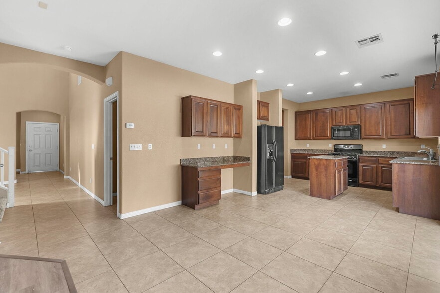 Building Photo - 3936 Red Trumpet Ct