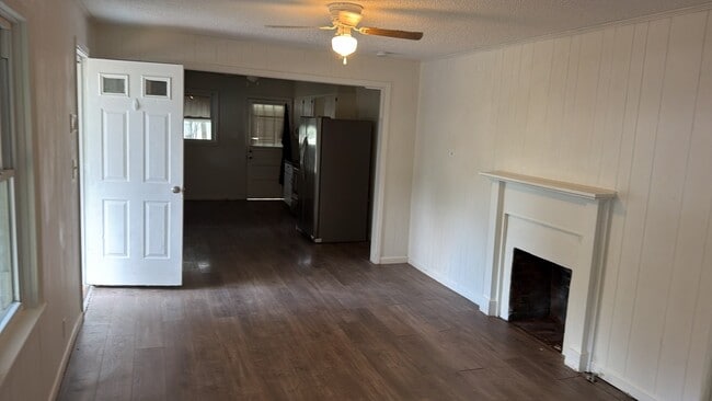 Building Photo - 302 Lakeview Heights