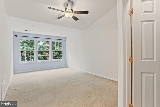 Building Photo - 20 Castle Garden Ct