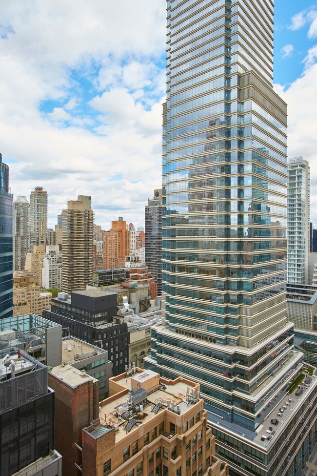 Building Photo - 117 E 57th St