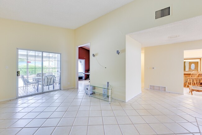 Building Photo - Spacious 3BR / 2BA Single-Story Pool Home in Granada Hills