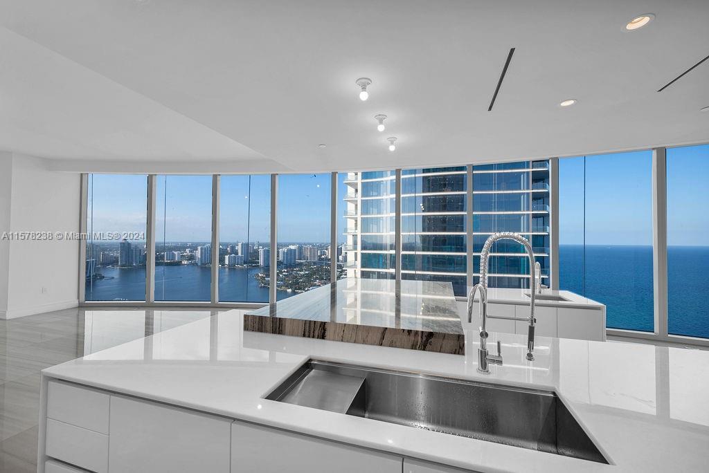 Building Photo - 17901 Collins Ave