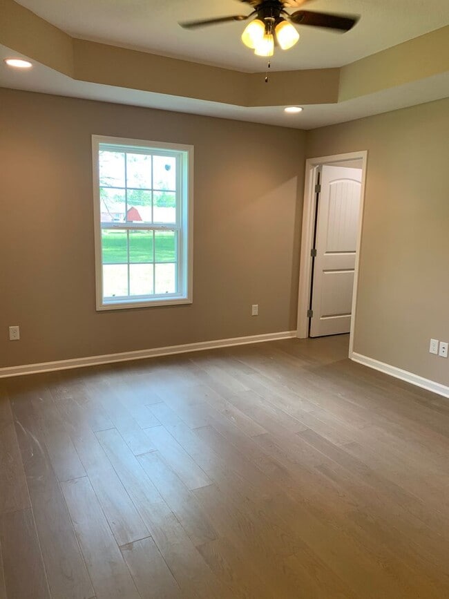 Building Photo - Adorable Home in Great Central Location...