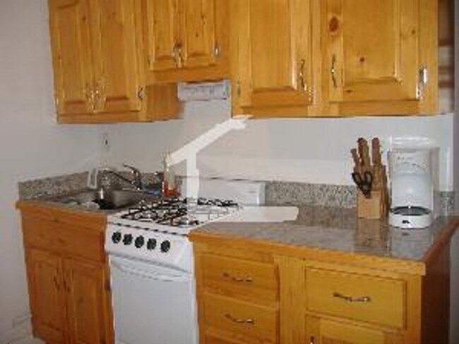 Building Photo - Comm Ave 1-Bed Brighton