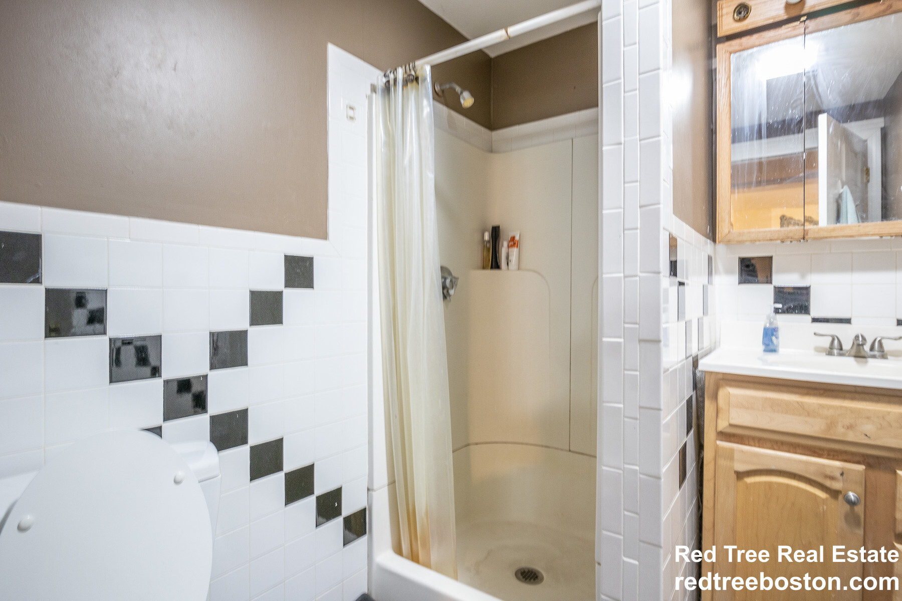 Building Photo - 18 Greylock Rd