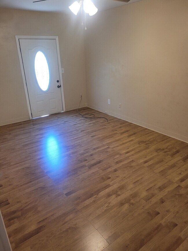 Building Photo - 4808 Fordham Dr