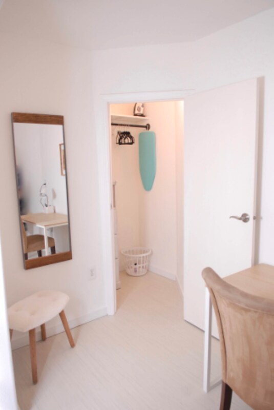 Building Photo - 617 E Krall St