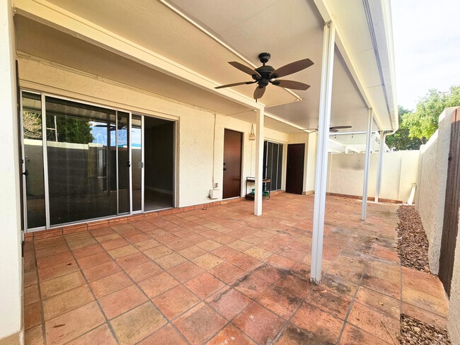 Building Photo - 920 W Solcito Ln