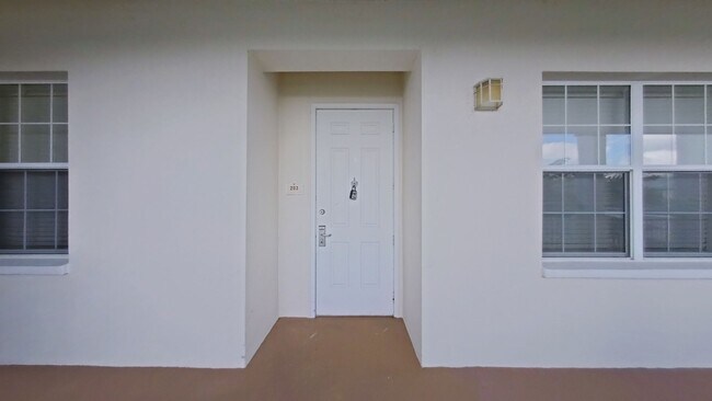 Building Photo - Luxury 3/2 Reunion Condo