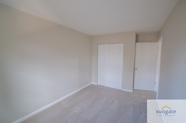 Building Photo - 6449 Union Ct