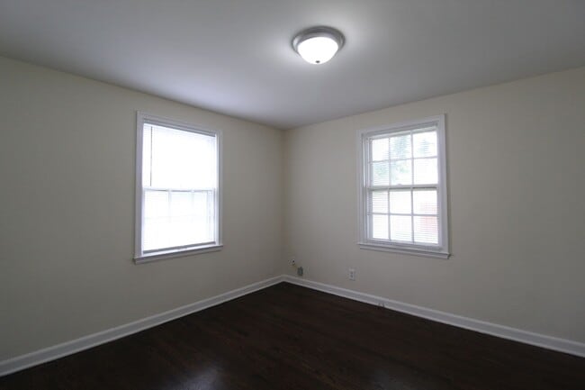 Building Photo - One Bedroom Duplex in North Kansas City
