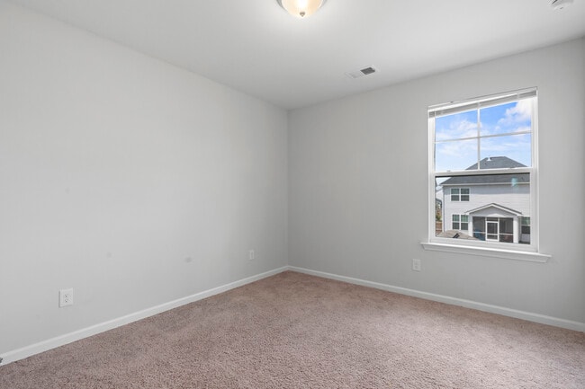 Building Photo - 837 Peony Ln