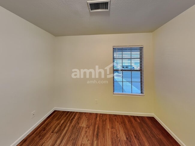 Building Photo - 3033 W Quail Ave