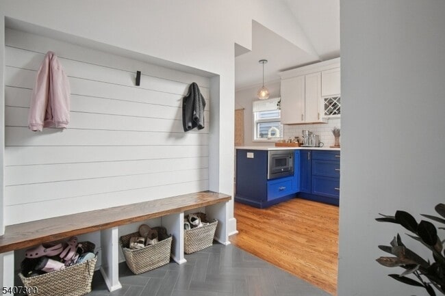 Building Photo - 6 Girard Pl