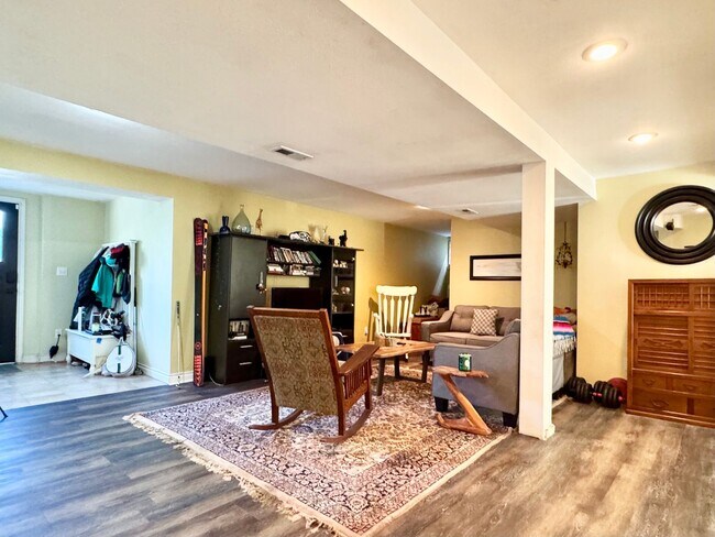 Building Photo - View Ridge Home