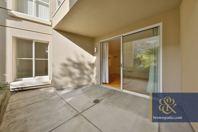 Building Photo - 140 S Van Ness Ave