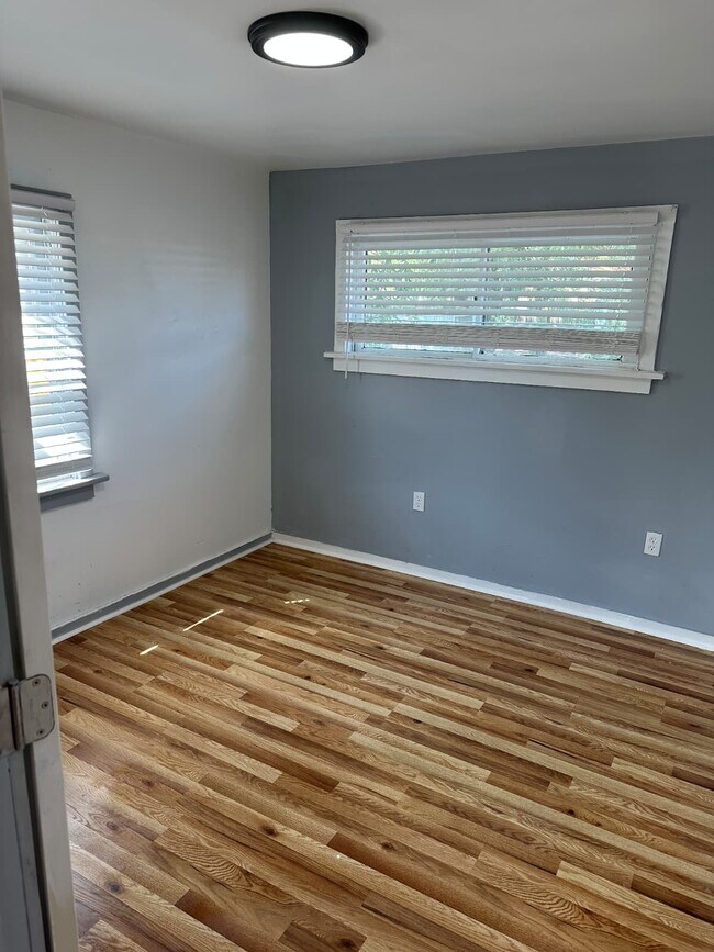 Building Photo - 737 Belmont Ave