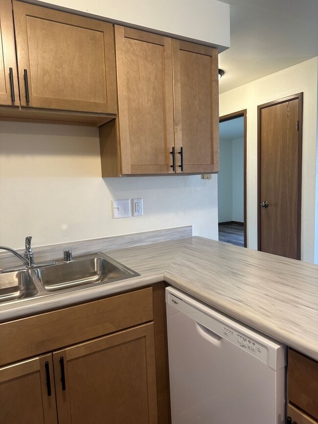 Building Photo - Shadow Creek Apartments - Remodeled!