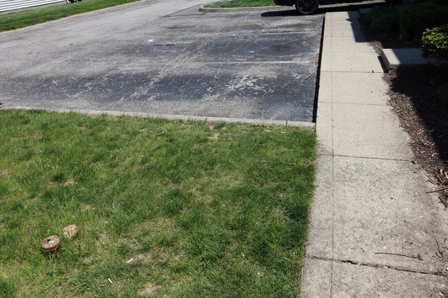 Building Photo - 4963 Singleton Dr