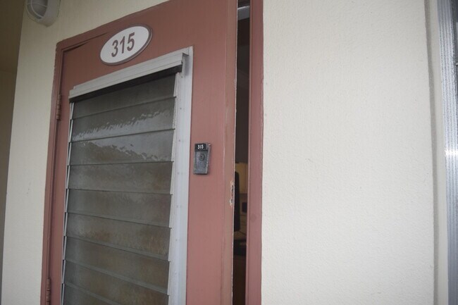 Building Photo - 315 Mansfield Dr