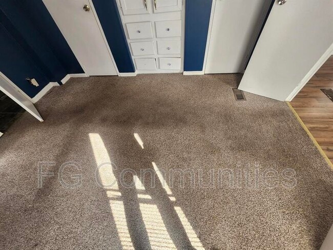 Building Photo - 1018 Crystal Blvd