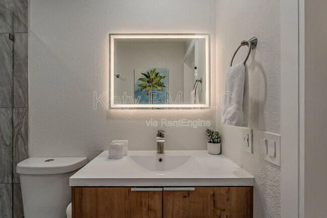 Building Photo - 9708 E Vía Linda