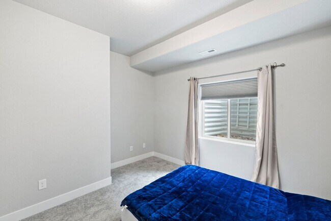 Building Photo - Modern 4BD/3BA Home with Covered Balcony &...