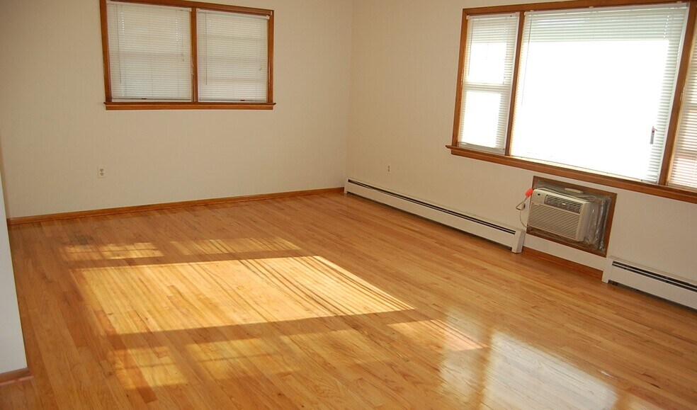 Building Photo - 139 Grove St