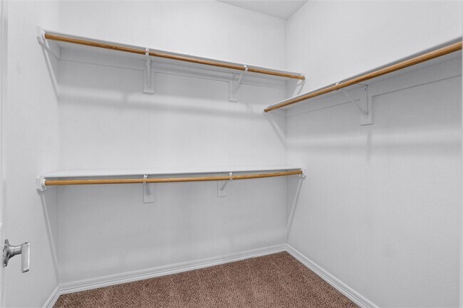 Building Photo - 421 Kate Dr