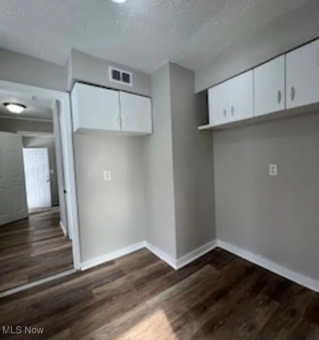 Building Photo - 2315 Greenvale Rd