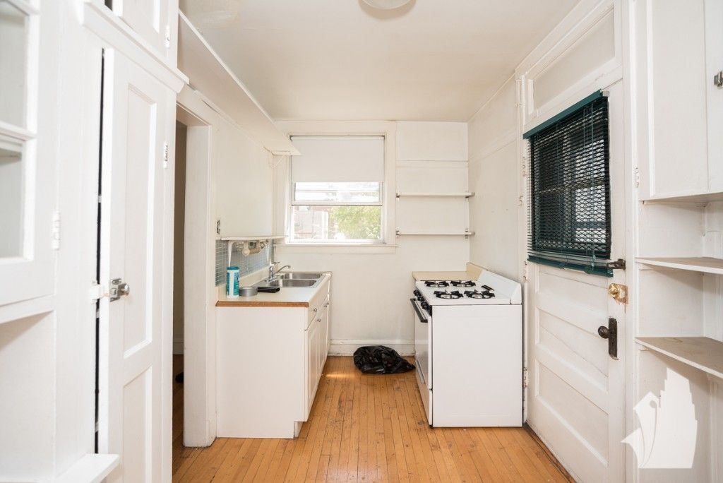 Building Photo - 2015 W Ainslie St