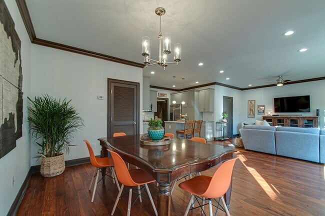 Building Photo - 2110 Acklen Ave