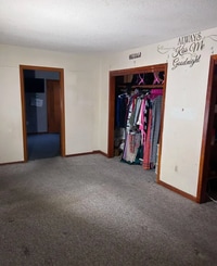 Building Photo - 4 bedrooms 1.5 baths