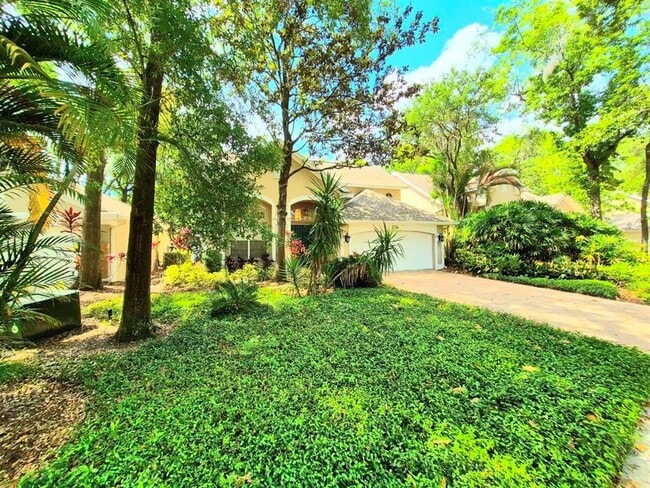 Building Photo - 2214 Green Oaks Ln