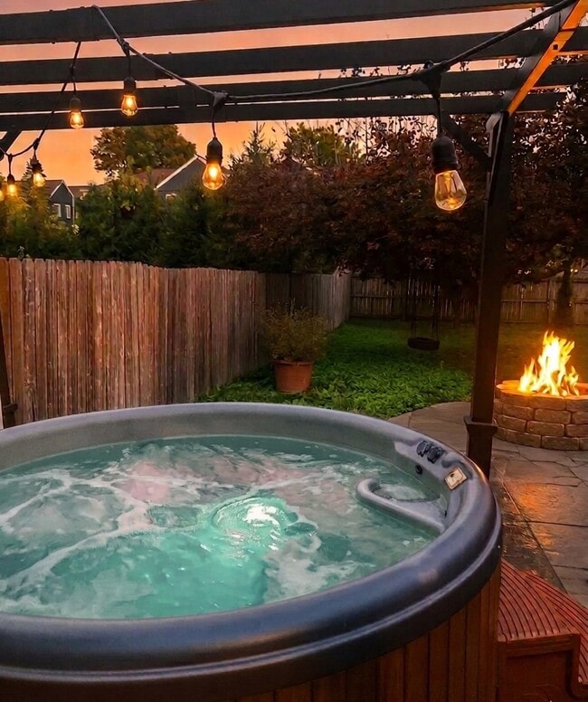 Building Photo - 2863 Foster Ave