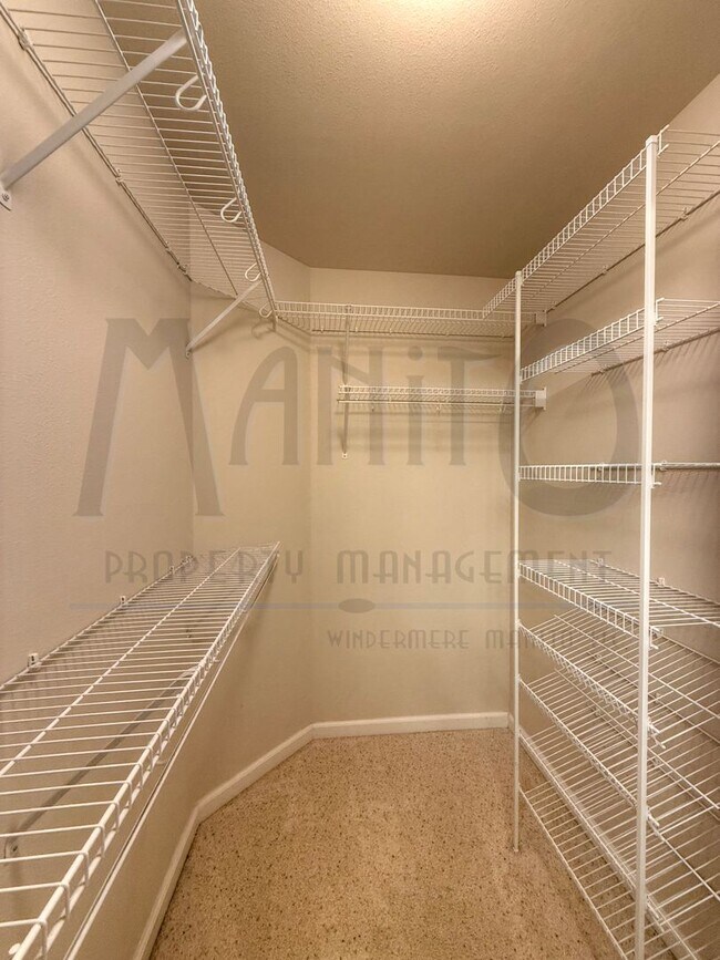 Building Photo - Spacious Eagle Ridge Home