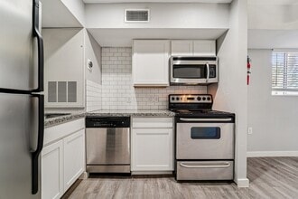 Building Photo - 2807 Beauchamp St