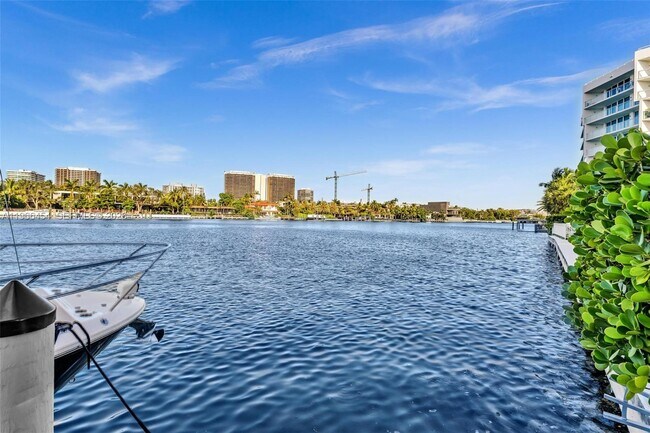 Building Photo - 9901 E Bay Harbor Dr