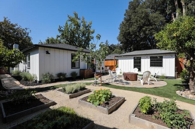 Building Photo - 381 McKendry Dr