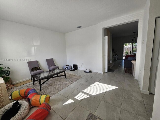 Building Photo - 2637 SE 17th St