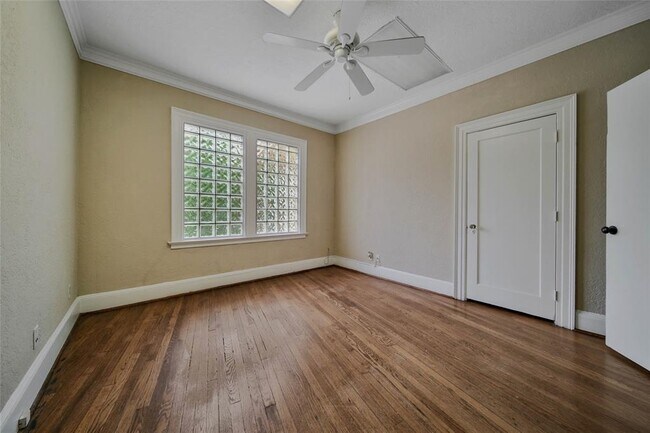 Building Photo - 5208 Harrisburg Blvd