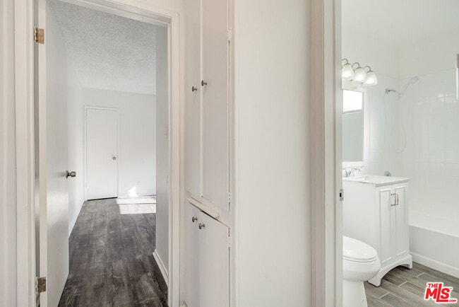 Building Photo - 2230 Redondo Blvd