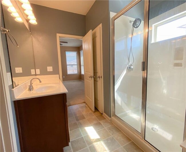 Building Photo - 1002 Hawkeye Point Rd