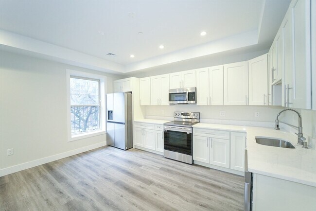 Building Photo - 424 Marlborough St